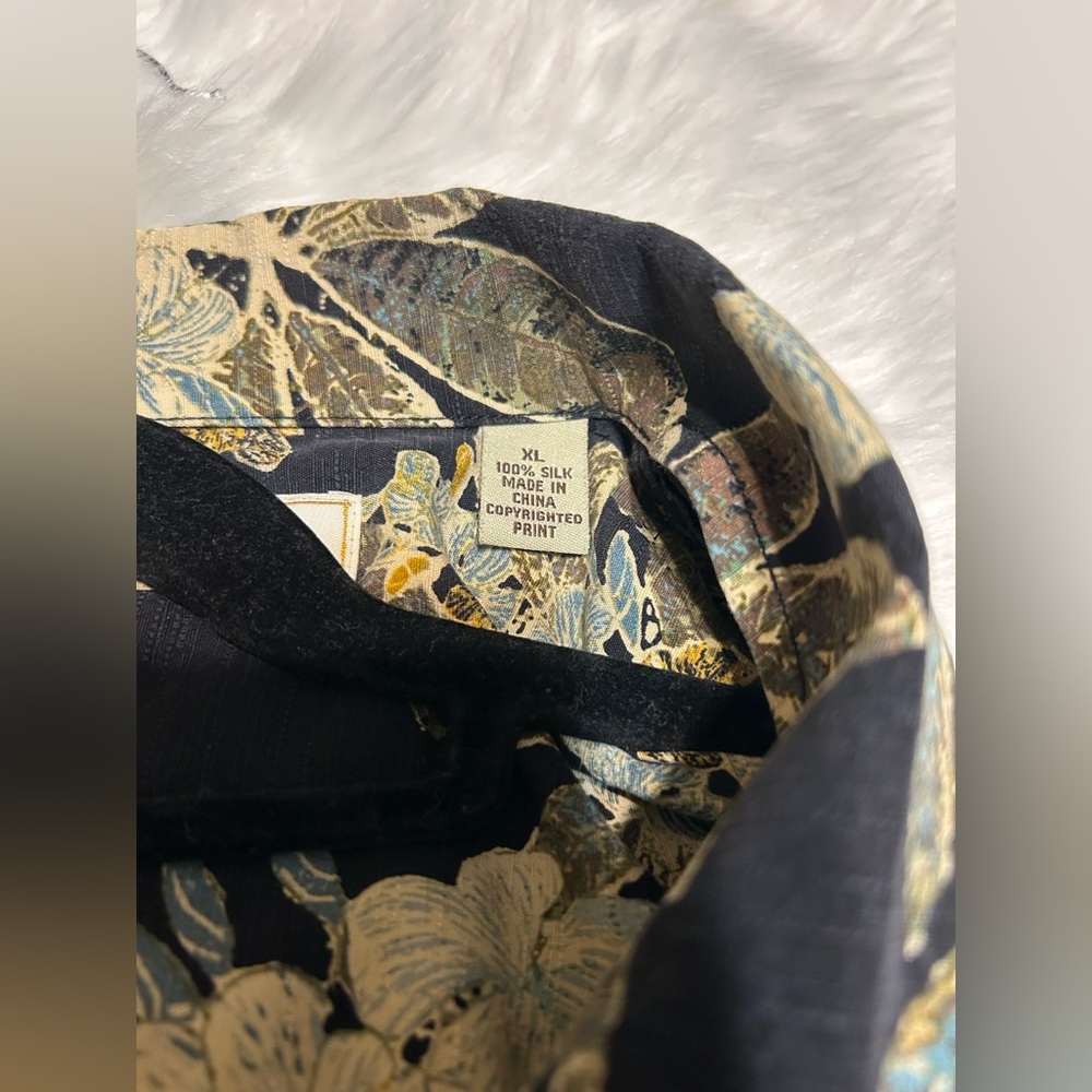Tommy Bahama Floral Print Men's Shirt - Picture 6 of 6